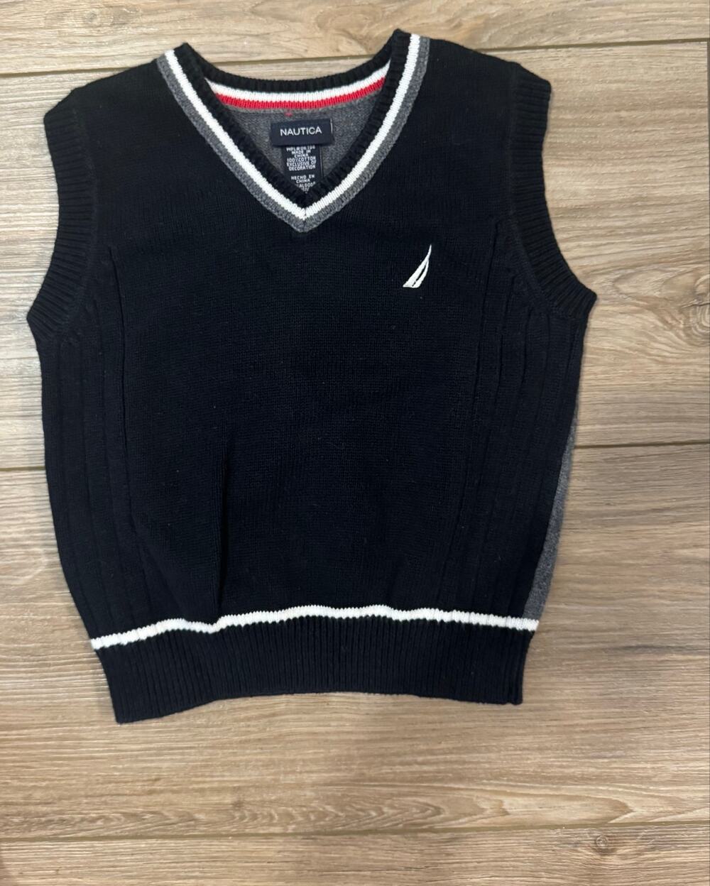 Nautica Boys V-Neck Sweater Vest Size XS(4) Bin AA 13